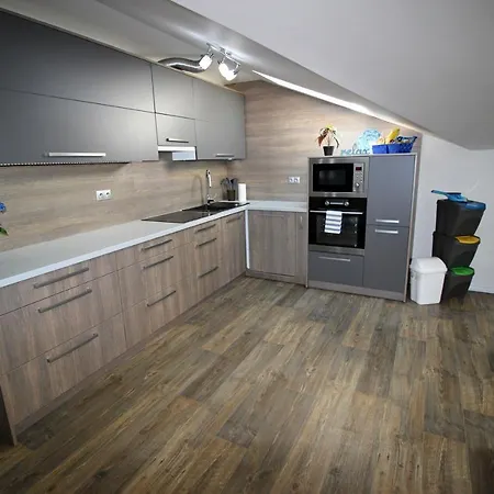 Shiny Star Apartment