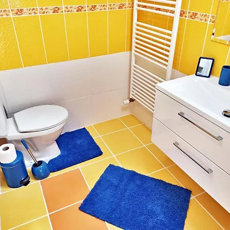 Shiny Star Apartment